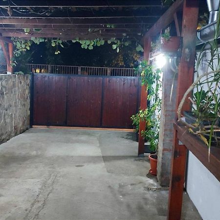 Airport Apartment Air Surcin Luaran gambar