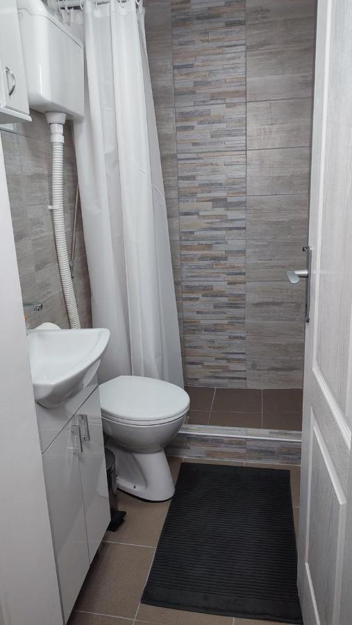 Airport Apartment Air Surcin Luaran gambar