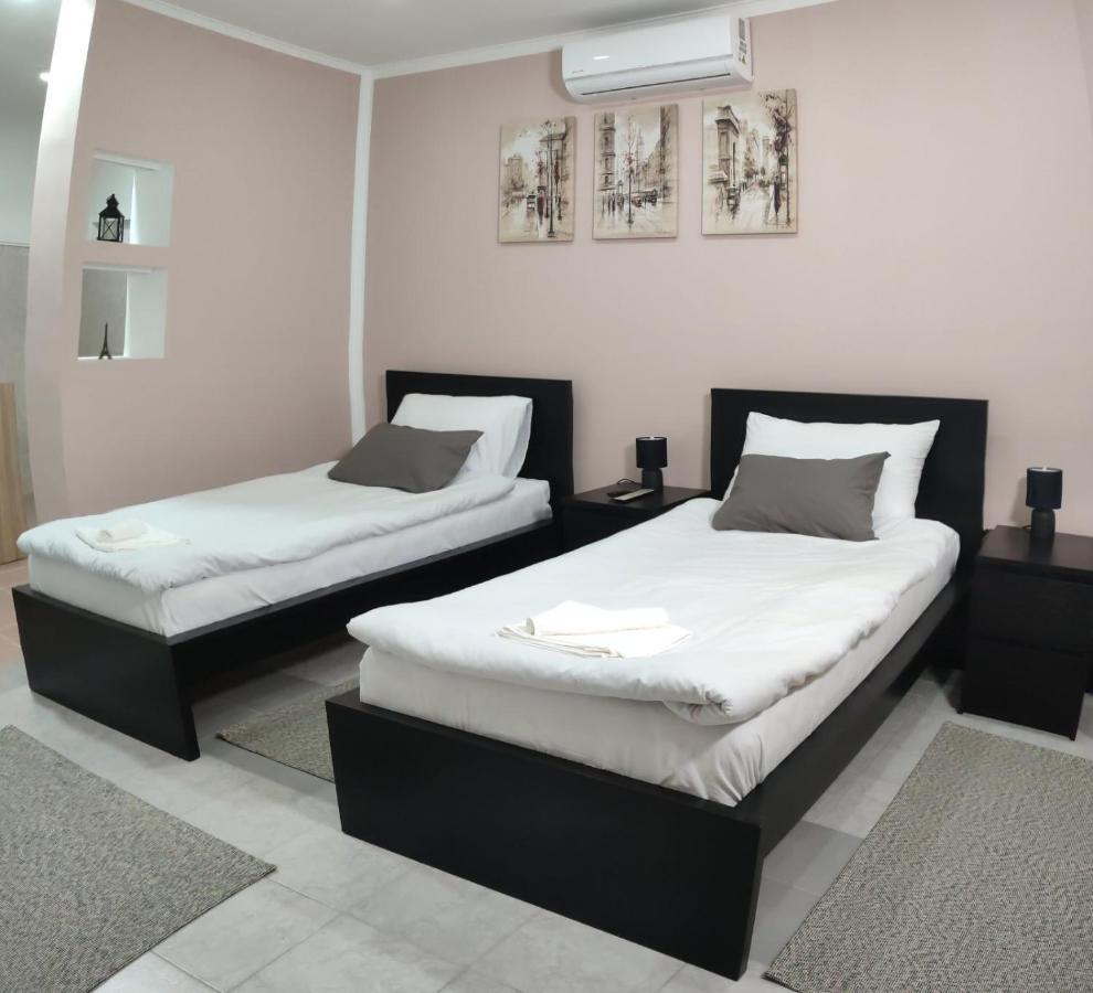 Airport Apartment Air Surcin Luaran gambar