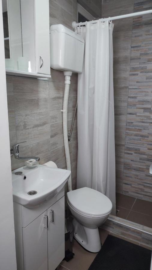Airport Apartment Air Surcin Luaran gambar