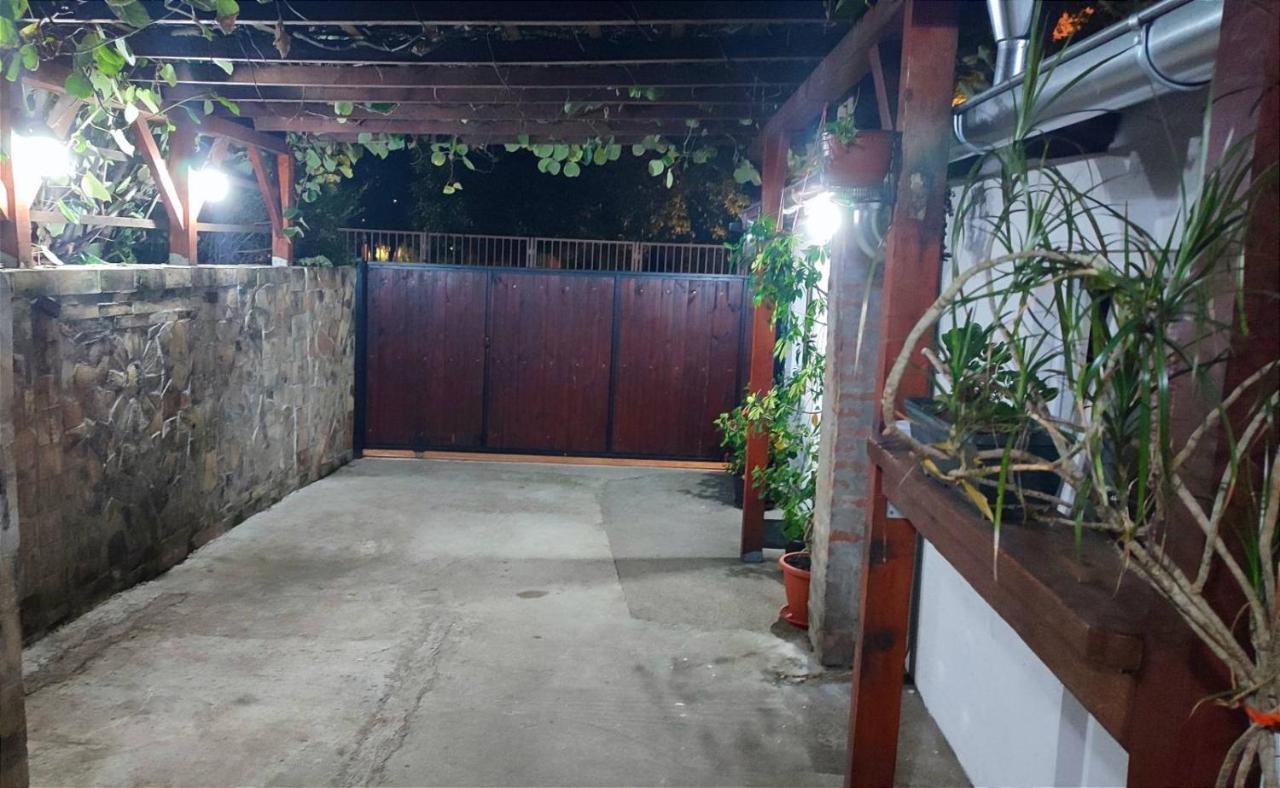 Airport Apartment Air Surcin Luaran gambar