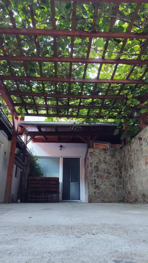 Airport Apartment Air Surcin Luaran gambar