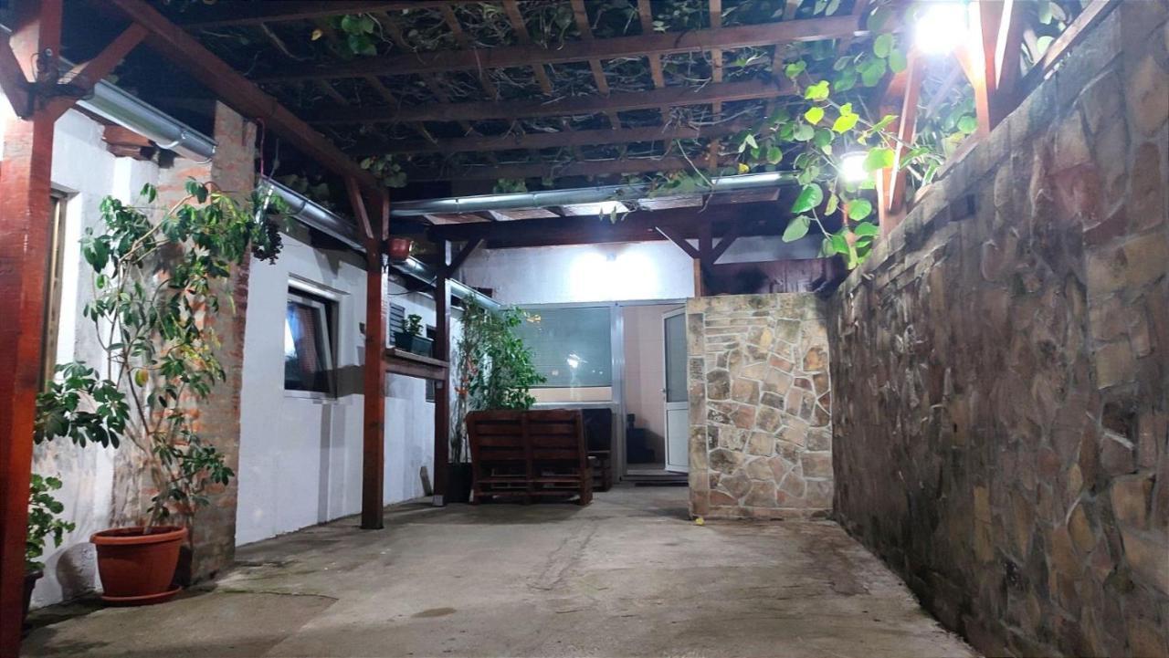 Airport Apartment Air Surcin Luaran gambar